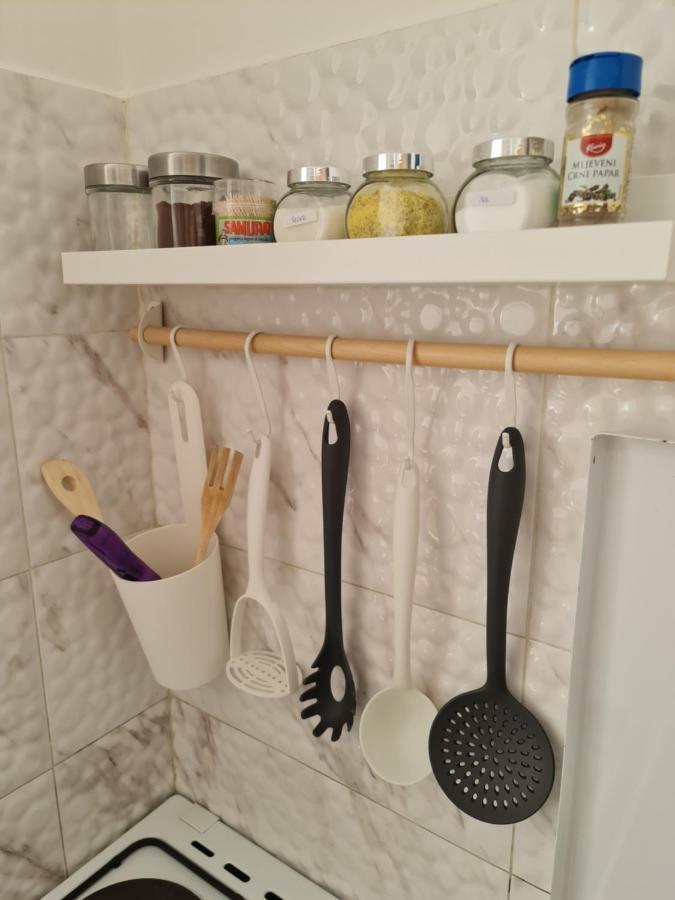 Apartment Pemper - Self Check In And Check Out Otocac Ngoại thất bức ảnh