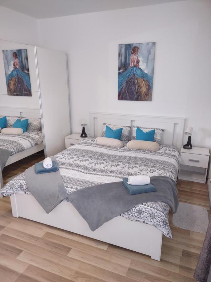 Apartment Pemper - Self Check In And Check Out Otocac Ngoại thất bức ảnh