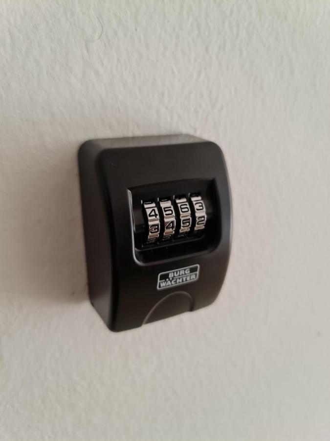 Apartment Pemper - Self Check In And Check Out Otocac Ngoại thất bức ảnh