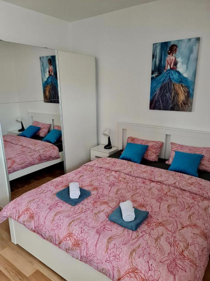 Apartment Pemper - Self Check In And Check Out Otocac Ngoại thất bức ảnh