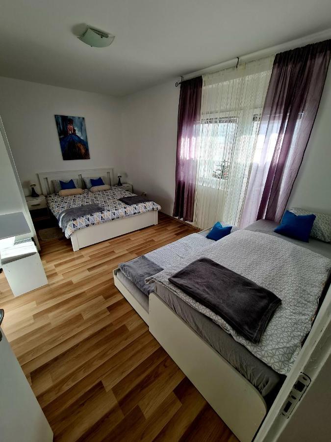 Apartment Pemper - Self Check In And Check Out Otocac Ngoại thất bức ảnh