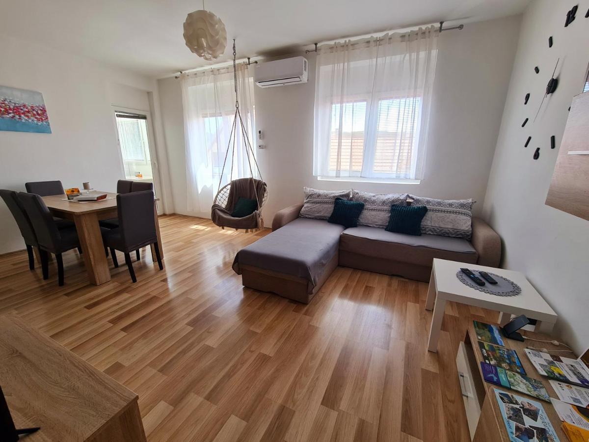 Apartment Pemper - Self Check In And Check Out Otocac Ngoại thất bức ảnh