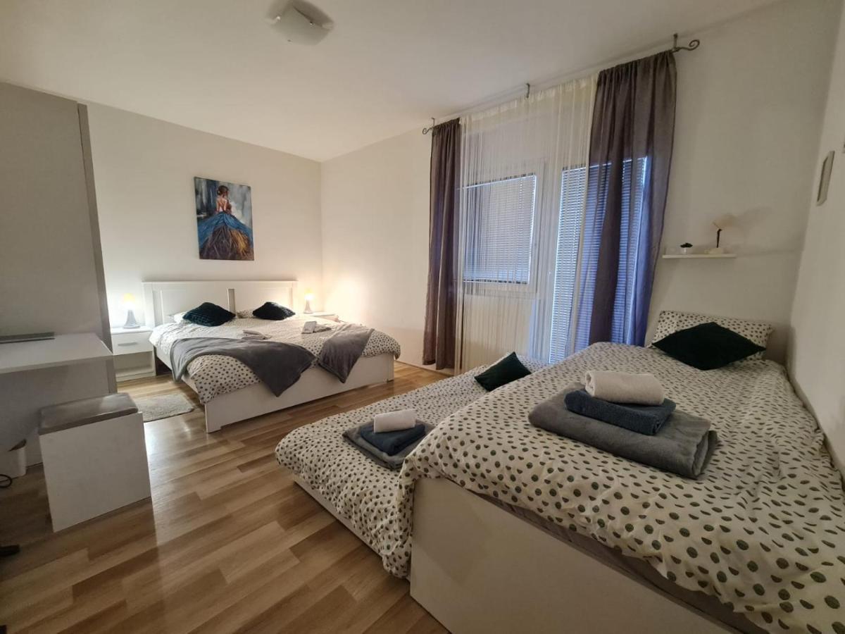Apartment Pemper - Self Check In And Check Out Otocac Ngoại thất bức ảnh