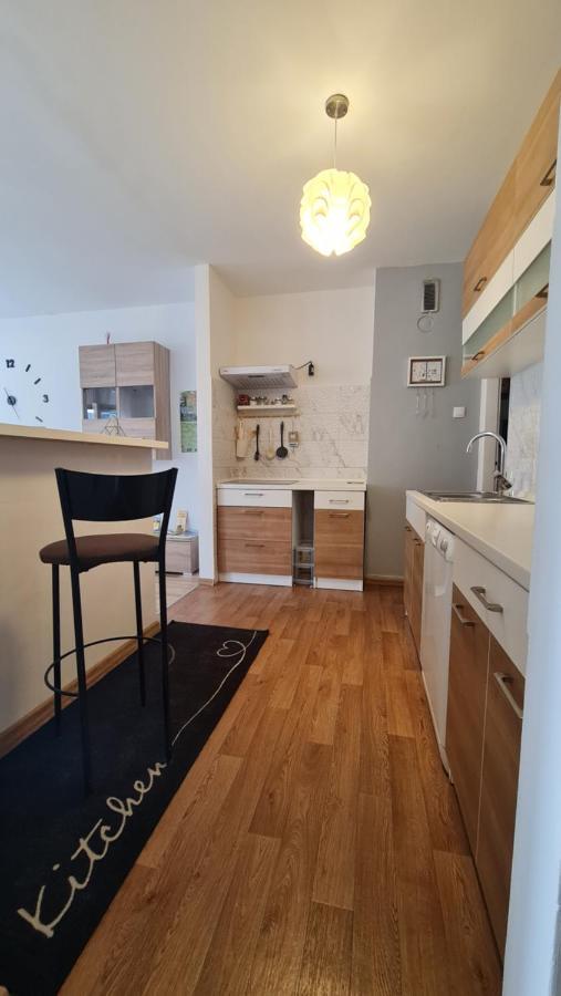 Apartment Pemper - Self Check In And Check Out Otocac Ngoại thất bức ảnh