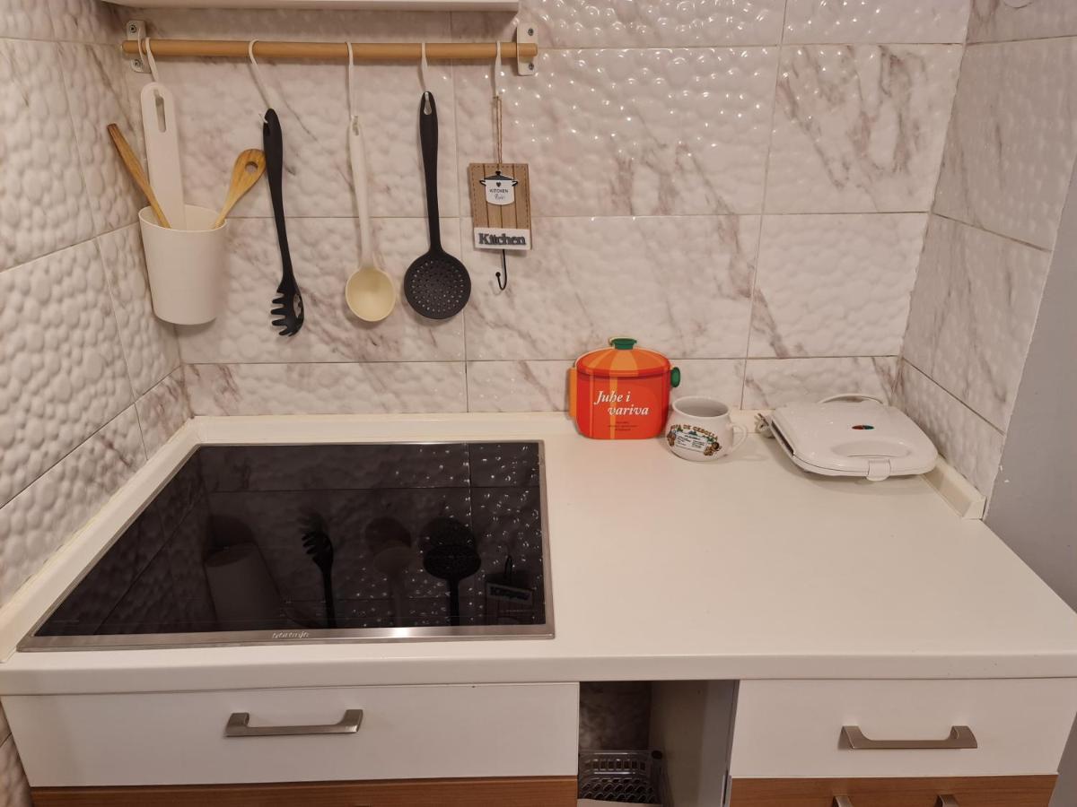 Apartment Pemper - Self Check In And Check Out Otocac Ngoại thất bức ảnh