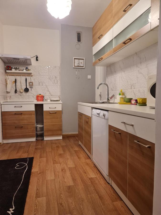 Apartment Pemper - Self Check In And Check Out Otocac Ngoại thất bức ảnh