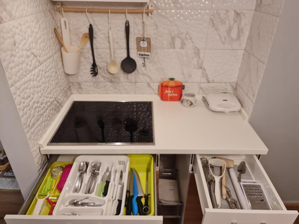 Apartment Pemper - Self Check In And Check Out Otocac Ngoại thất bức ảnh