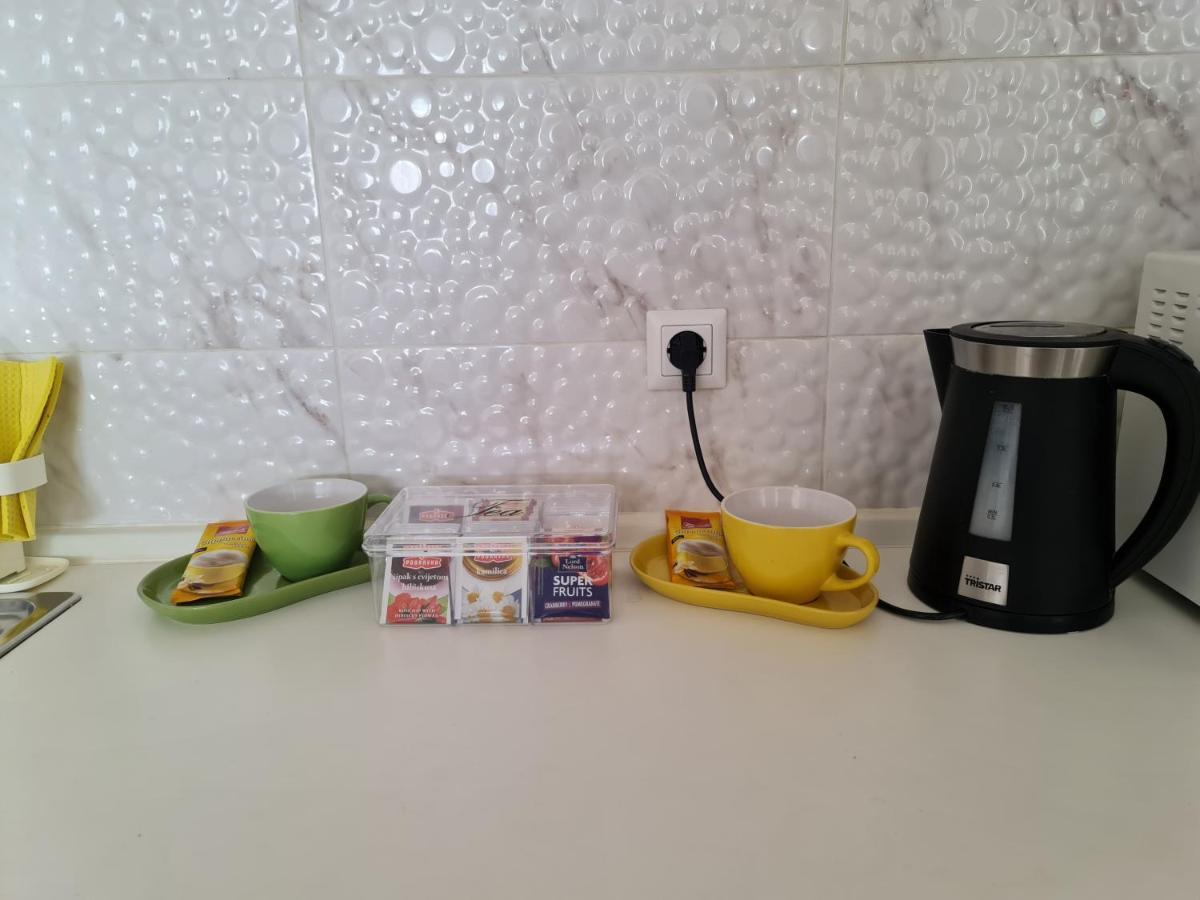 Apartment Pemper - Self Check In And Check Out Otocac Ngoại thất bức ảnh