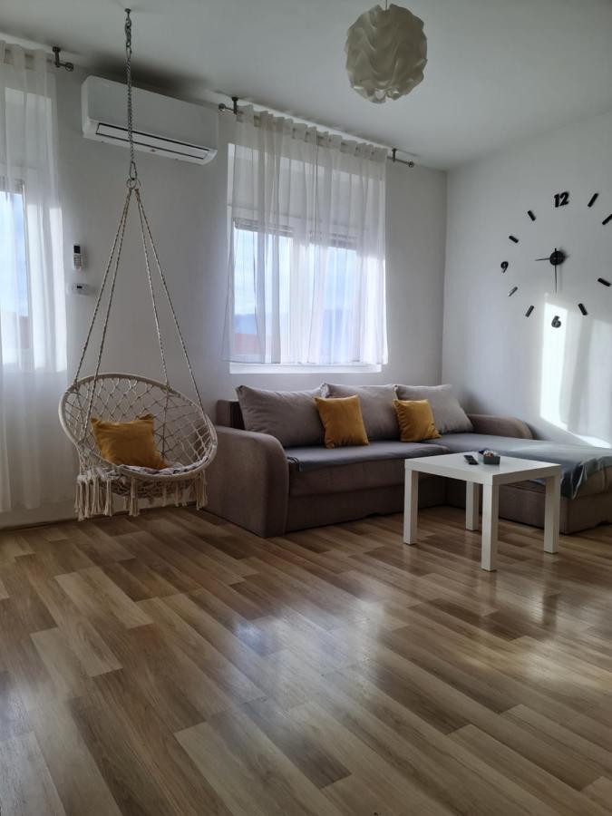 Apartment Pemper - Self Check In And Check Out Otocac Ngoại thất bức ảnh