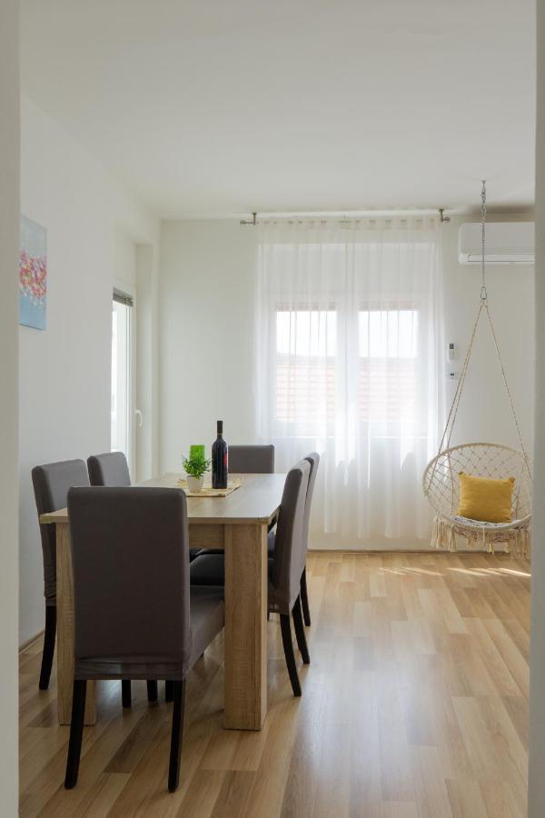 Apartment Pemper - Self Check In And Check Out Otocac Ngoại thất bức ảnh
