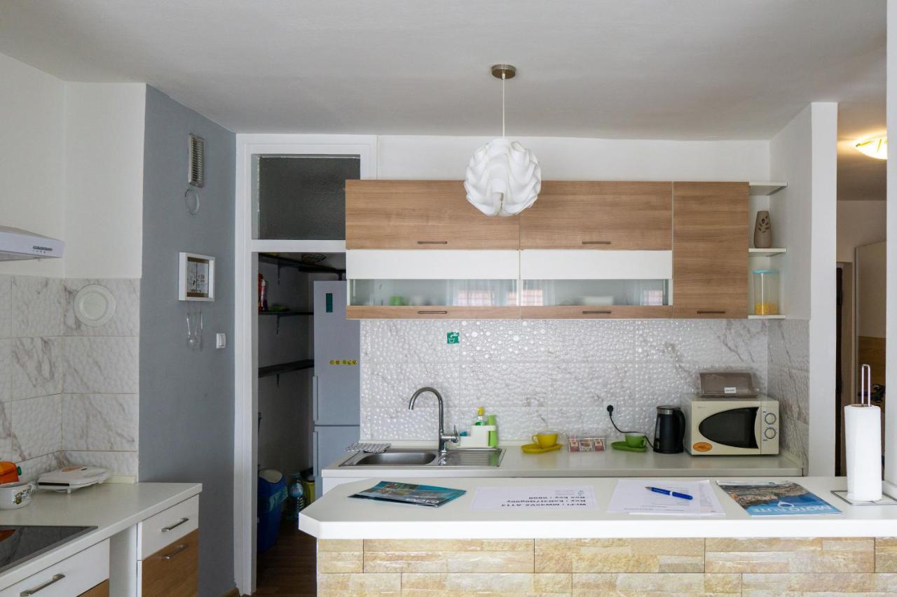 Apartment Pemper - Self Check In And Check Out Otocac Ngoại thất bức ảnh
