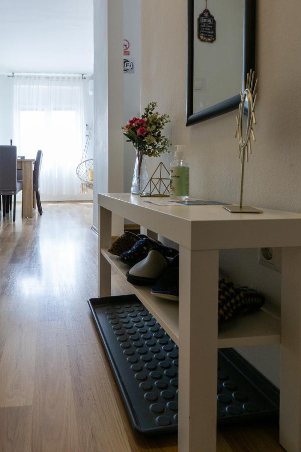 Apartment Pemper - Self Check In And Check Out Otocac Ngoại thất bức ảnh