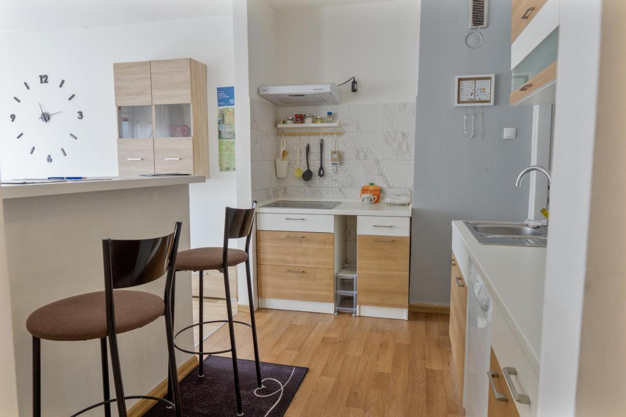 Apartment Pemper - Self Check In And Check Out Otocac Ngoại thất bức ảnh